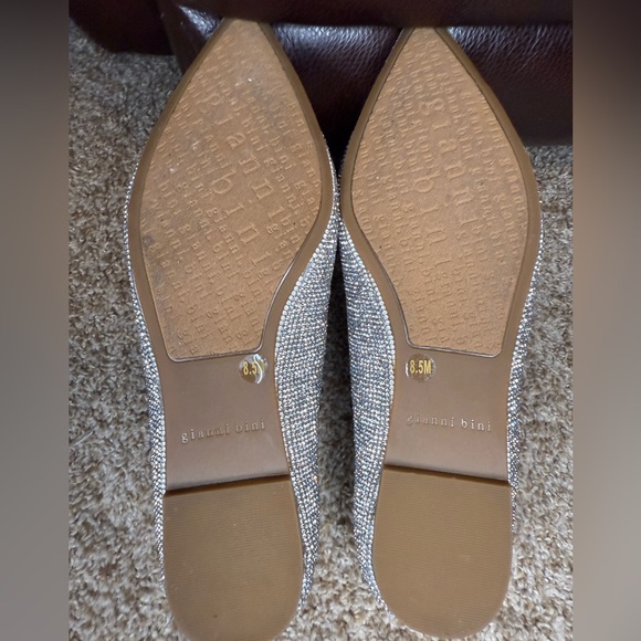 Like New! Gorgeous Gianni Bini Glittering Silver flats - Picture 7 of 7